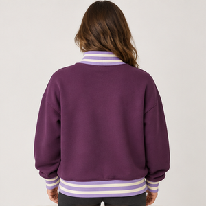 Sudadera de cuello alto para mujer, color ciruela, con ribete a rayas blancas, letras estilo universitario, manga larga, logotipo personalizado - Product Image 3