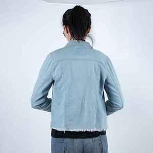 แจ็คเก็ตยีนส์สีน้ำเงินสั้นสำหรับผู้หญิงขายส่งยอดนิยม เสื้อโค้ทยีนส์ผู้หญิง แจ็คเก็ตขี่มอเตอร์ไซค์สำหรับผู้หญิง - Product Image 2