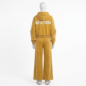 Conjunto de chándal informal de dos piezas para mujer: sudadera con capucha amarilla lavada con bolsillos cargo y pantalones de chándal de pierna ancha - Product Image 4