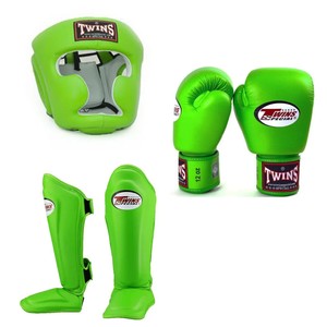 Ensemble d'entraînement de boxe thaïlandaise Twins en cuir de vachette véritable, comprenant des gants de boxe, un protège-tête et des protège-tibias, OEM, marque privée Winning boxing - Product Image 2