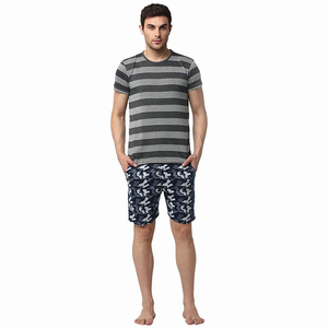 Ensemble décontracté d'été pour hommes - Couleur rouge, séchage rapide, design personnalisé, chemise et short non tissés pour jeunes - Product Image 4