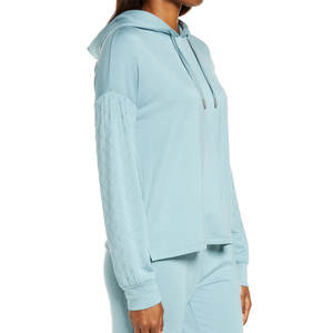 Sweat à capuche avec cordon de serrage, design simple, inspiré du sport, avec logo, coupe confortable et décontractée pour femmes, prix abordable - Product Image 3