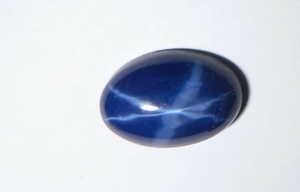 Zafiro Azul Estrella Ovalado de 8x12mm, 4 Quilates, Creado en Laboratorio, Cabujón Pulido con Efecto de Estrella de 6 Puntas para Joyería - Product Image 4