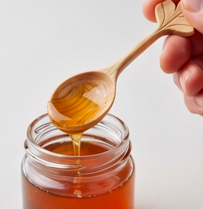 Ensemble de cuillères en bois faites à la main avec manche en forme de feuille, finition mate, écologiques, style minimaliste, pour la cuisine et la salle à manger - Product Image 5
