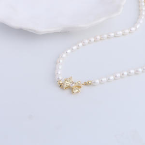 Collier en perles d'eau douce avec nœud de fée super luxueux, design féminin luxueux, sensation haut de gamme - Product Image 5