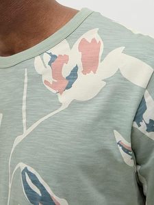 T-shirt graphique Hype Culture - Typographie audacieuse - Coupe décontractée - Démarquez-vous de la foule avec ce style urbain - Product Image 2