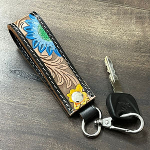 พวงกุญแจหนังวัวพร้อมเครื่องมือทันสมัยกระเป๋ามีสายคล้องข้อมือของที่ระลึกใหม่พวงกุญแจแฟชั่นมินิลายดอกไม้สำหรับเป็นของขวัญ - Product Image 5