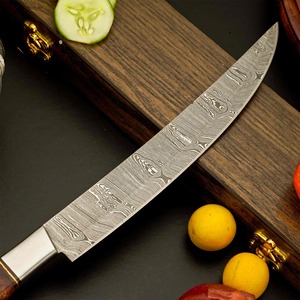 Cuchillo de filetear forjado a mano en acero de Damasco con mango de madera pulida y funda de cuero - Product Image 3