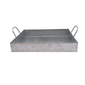 Plateau de service carré en métal galvanisé avec poignée en bois vieilli, plateau décoratif style ferme, accent de décoration intérieure au meilleur prix - Product Image 2