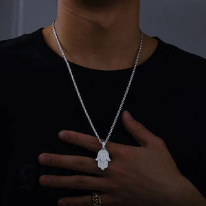 Pendentif main Hamsa plaqué argent avec strass, breloque en alliage, style hip-hop unisexe, bijoux de mode, micro-incrustation de cristaux - Product Image 1