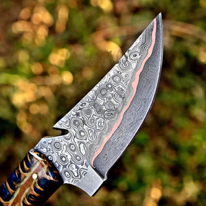 Cuchillo San-Mai Cu-Mai de Acero Damasco con Hoja Fija Tipo Drop Point para Caza, Camping y Supervivencia EDC, con Mango de Resina de Piña de Pino - Product Image 3