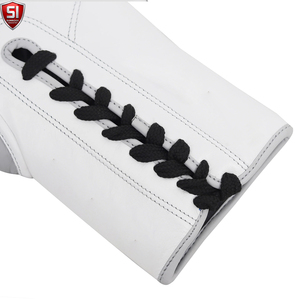 Gants de boxe SUMROOS SI en cuir noir et or avec sangle de poignet réglable, durables, protecteurs, confortables, équipement d'entraînement, design à lacets - Product Image 5