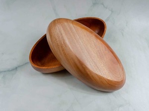 Plat de service ovale en bois éco-responsable fait main, durable, avec couvercle, poli, sans danger pour les aliments, idéal pour la maison, les fêtes et la cuisine - Product Image 1