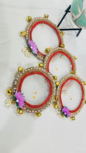 Cernillas Karwa Chauth decoradas, bellamente hechas a mano, con bordes intrincados de encaje dorado y perlas, campanas doradas y ghungroo. - Product Image 3