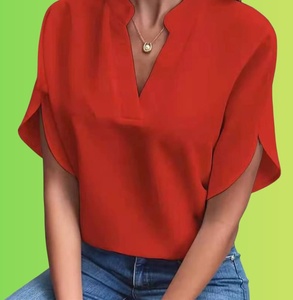 เสื้อสตรีคอวีสีเขียว แขนทรงปีกค้างคาว เสื้อแขนสั้นลำลองสำหรับฤดูร้อน สีทึบ โพลีเอสเตอร์เนื้อนุ่ม ความยาวปกติ - Product Image 5