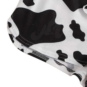Shorts tendance pour femmes, prêts pour les vacances, avec des motifs personnalisés élégants, tissu durable à séchage rapide, coupe polyvalente, plage en plein air - Product Image 6