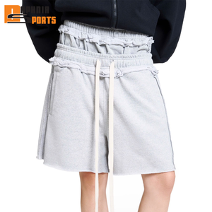 Shorts de jogging décontractés pour hommes OEM en toile avec taille élastique, logo personnalisé sur le devant, en coton molletonné respirant et à séchage rapide pour l'été - Product Image 2