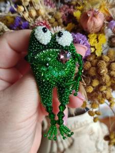 Premium Quality MD HANDICRAFTS Handmade Embroidered Brooch with Colorful Bead Embellishments for Wedding for Ages 16-20 - Product Image 3
