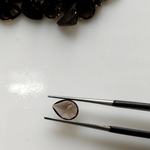 Cuarzo Ahumado Natural 8x6MM Corte Pera, Gema Suelta de la Mejor Calidad para la Fabricación de Joyas - Product Image 3