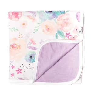 Conjunto de manta de bambú orgánico, 2 unidades, 100%, impresión Digital Floral (Reversible) - Product Image 1