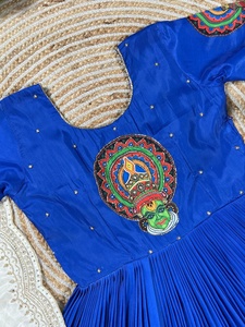 Robe en soie Pulmy inspirée de l'art traditionnel Kathakali avec dupatta brodé - Product Image 2