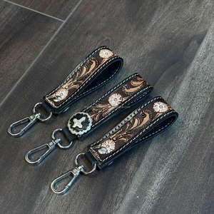 LLavero de muñeca de cuero mecanizado a mano de lujo de alta calidad, cuero de vaca genuino, Clip de llave duradero de moda personalizado para mujer - Product Image 5