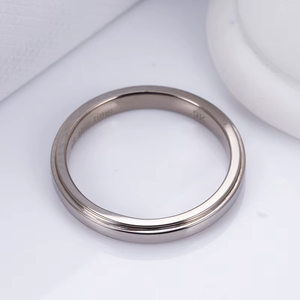Bague de mariage unisexe en or blanc plaqué platine avec diamant taille brillant 1 carat, design minimaliste, finition lisse noir mat - Product Image 2