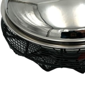 Plat à chafing unique en acier inoxydable rond avec base décorative en fil noir et couvercle à bouton doré pour service de buffet de boutique - Product Image 5