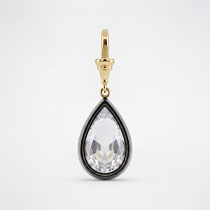 Colgante de Plata de Ley 925 con Zirconia Cúbica de Corte Pera de 3 CT, Diseño Moderno con Engaste de Garra, para Uso Diario Femenino - Product Image 4