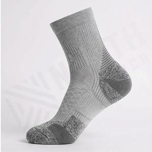 ถุงเท้าวิ่งคุณภาพสูง Coolmax สำหรับกีฬา ผู้หญิง ผู้ชาย ระบายอากาศได้ดี ซับเหงื่อ ออกกำลังกาย ฟิตเนส สีสันปรับแต่งได้ นุ่มสบาย คู่หนึ่ง - Product Image 3