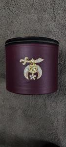 Estuche Premium para Sombrero Fez Masónico Shriner y Guantes de Algodón Shriner Gratis – Emblema Premium Bordado a Mano con Pedrería - Product Image 4