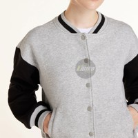 Blouson universitaire personnalisé avec fermeture boutonnée, poignets côtelés, manches contrastantes, design avec patchs lettres pour homme, style universitaire