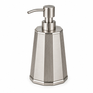 Dispensador de Jabón Metálico Antiguo al por Mayor, Botella Vintage con Grabado de Lirio Cala para Jabón Líquido, Bomba de Loción de Lujo con Acabado en Peltre - Product Image 5