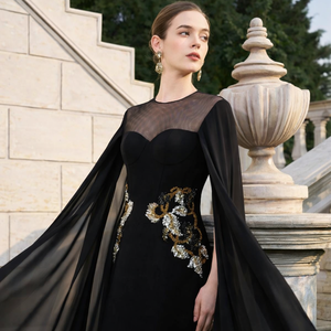 Robe maxi à manches cape |   Robe de soirée longue en satin de luxe |   Robe de gala sophistiquée à col haut et coupe modeste |   Robe Capelet - Product Image 5