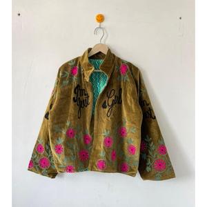 Veste en velours de luxe pour femmes, brodée Suzani, motif floral bohème, style ethnique vintage, coupe ample, vêtement décontracté - Product Image 1
