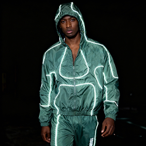 Chaqueta Deportiva Ligera y Ecológica con Detalles Reflectantes y Líneas Impresas, Chaqueta Cortavientos de Nailon Arrugado para Otoño - Product Image 4