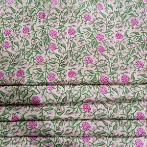 Tissu en coton biologique cardé imprimé cambric léger, motif palmier rouge, personnalisé, fait main en Inde, pour garçons, pour vêtements de sport, robes, rideaux et chemises - Product Image 2