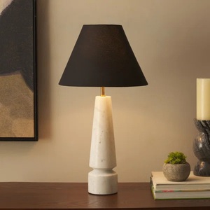 Lámpara de Mesa de Diseño Contemporáneo con Estructura Cónica Refinada, Distribución de Luz Suave y Atractivo Decorativo Exclusivo - Product Image 1
