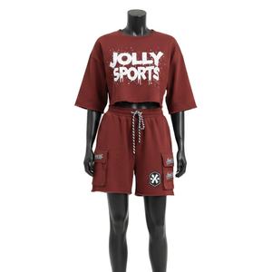 Conjunto de top corto y pantalones cortos cargo para mujer, en felpa de algodón grueso color rojo óxido, con logo personalizado impreso en plastisol, 100% algodón. - Product Image 1