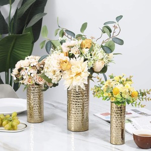 Vases à fleurs en aluminium aux designs modernes en laiton, lot de 3, vases à fleurs en métal durables et élégants, décoration de centre de table pour mariage et événements - Product Image 1