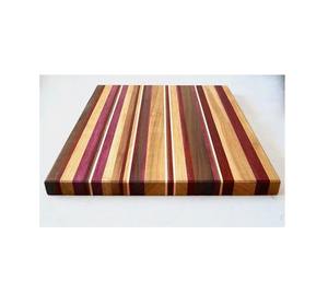 Planche à découper artisanale en bois massif avec une texture élégante pour une utilisation élégante en cuisine - Product Image 2