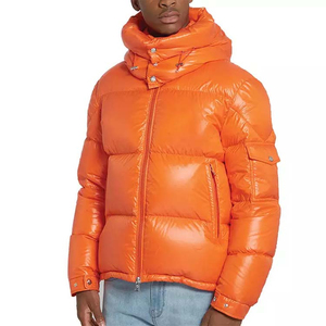 Chaqueta Acolchada Brillante Naranja para Hombre, Abrigo de Invierno con Capucha de Nailon Brillante, Bolsillos Utilitarios en las Mangas, Chaqueta Acolchada Brillante para Hombre - Product Image 1