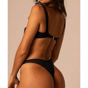 Elegante Conjunto de Bikini para Mujer con Tirantes - Traje de Baño de Dos Piezas de Color Liso con Cuello Cuadrado, Estilo Brasileño, Anti-UV, Ecológico y Ajustable para la Playa - Product Image 2