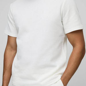 ชุดเสื้อยืดและกางเกงขาสั้นผู้ชายคุณภาพสูง ระบายอากาศได้ดี ดีไซน์ใหม่สำหรับฤดูร้อน ชุดสองชิ้นทรงเข้ารูป เหมาะสำหรับกิจกรรมกลางแจ้ง - Product Image 6