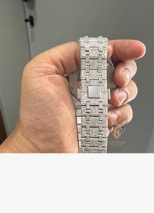 Nuevo Reloj de Diseño Personalizado en Plata de Ley con Diamantes de Moissanita, Reloj de Diseñador con Incrustaciones de Diamantes para Hombre y Mujer Disponible para la Venta - Product Image 4