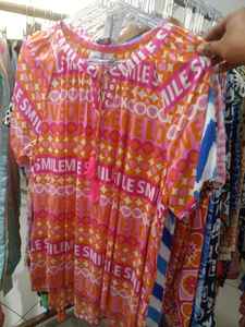 Chemise d'été vintage à imprimé étoiles, orange rose vibrant, à franges, légère, à manches courtes, avec bouton passe-perdu, en satin, pour femme, tenue de villégiature 2026 - Product Image 4