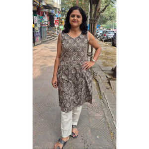 เสื้อยืดยาวพิมพ์ลายแขนกุดทำจากผ้าฝ้ายแท้จากดินเหนียว - Product Image 3