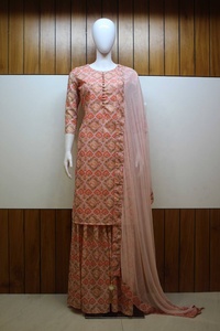 Traje listo para mujer de seda de muselina con estampado digital Conjunto elegante listo para usar Top y Palazzo con estampado floral digital Dupatta - Product Image 5