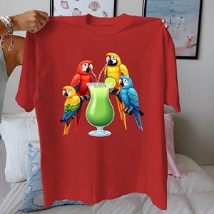 Camiseta de Punto Casual para Mujer, Corte Regular, 100% Algodón Puro con Estampado Tropical de Loros Bebiendo Cócteles - Product Image 5