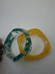 Nouveau bracelet et jonc en résine élégant, accessoire de mariage tendance en acrylique transparent de haute qualité, provenant d'Inde - Product Image 3